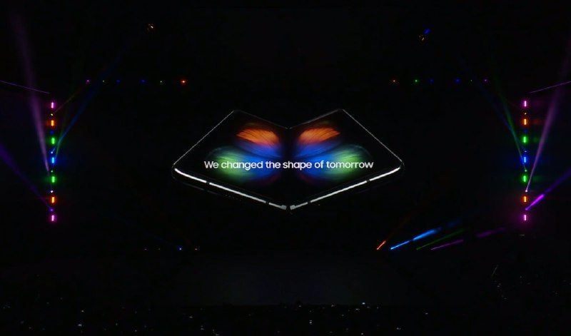【三星折叠屏产品Galaxy Fold发布】发布会开始，三星就拿出了重磅折叠屏产品Galaxy Fold