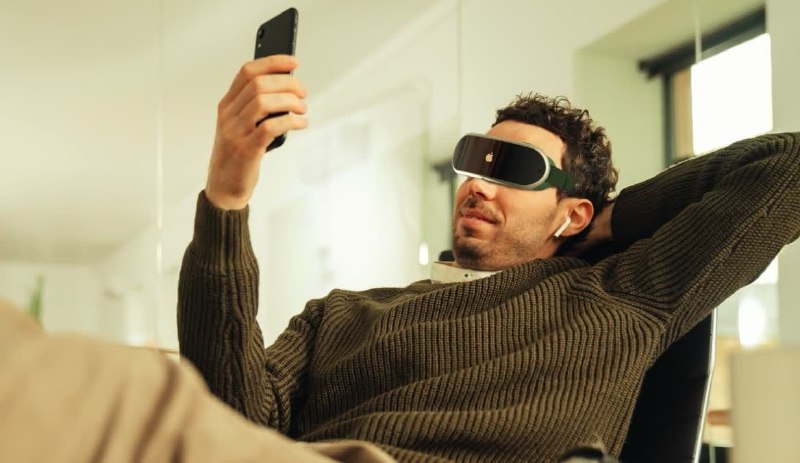 【APPSO 科技早报 - 1231】1. 苹果 AR / VR 眼镜或搭载 M2 Staten 芯片2. 魅族宣布 Flyme 手机云备份功能停止运营3.特斯拉回应「保费暴涨」4. 苹果将再度推迟员工返回办公室5.BlackBerry OS 设备将终止服务支持6.快手宣布调整员工福利7. 微信 macOS 版 3.3 Beta 发布8.realme 或将推出 GT 2 Pro 龙珠联名版9. 多家科技公司宣布向西安捐款驰援抗疫10. AMD 将在 2022 年增加主机芯片产量详情点击👉 