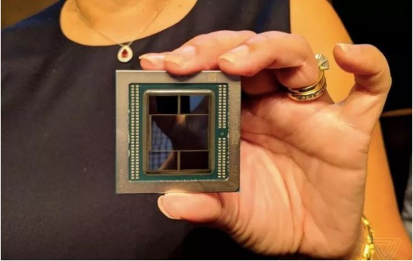 AMD正式发布全球首个7nm GPU，7nm Vega核心集成了132亿个晶体管，同等功耗下，新核心性能提升超过25％，而同等频率下，新核心功耗降低50％