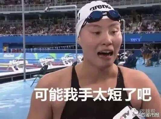 擦身体乳擦不到整个后背，肿么破，要借助什么工具吗？例如，用马桶刷？表面再缠上柔软的海绵？🤨 #浴室沉思