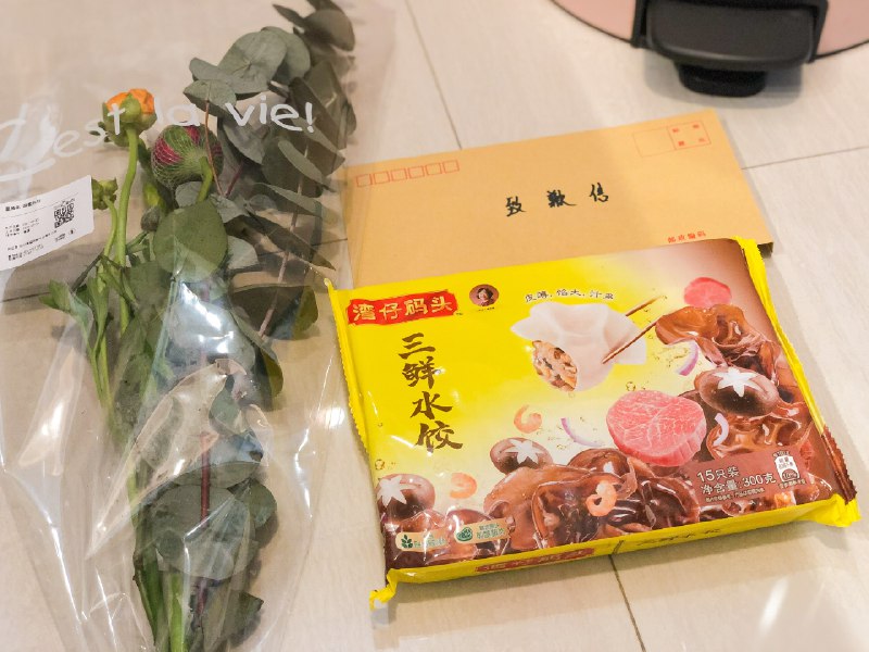 大年三十那天在叮咚下了个单，直到晚上九点才送到，延迟了很久很久，期间我没有催促，理解节日的爆单