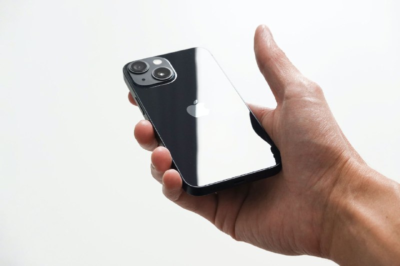 【APPSO 科技早报 - 1124】1.iPhone 13 系列成为历代保值率最高的机型2.iOS 15 将于 2022 年初支持添加驾驶证和身份证明3.蚂蚁即将启动花呗的品牌隔离工作4. 抖音将完善 6 类信息呈现规则5. 华为正式上架花瓣翻译官 App6.特斯拉 Model Y 高性能版将于近日开启交付7. OPPO Reno7 系列将全球首发 IMX709 超感光猫眼镜头8.宝可梦 GO 开发商 Niantic 融资构建元宇宙9.GOG 现已开启黑色星期五提前购10. 《黑客帝国 4