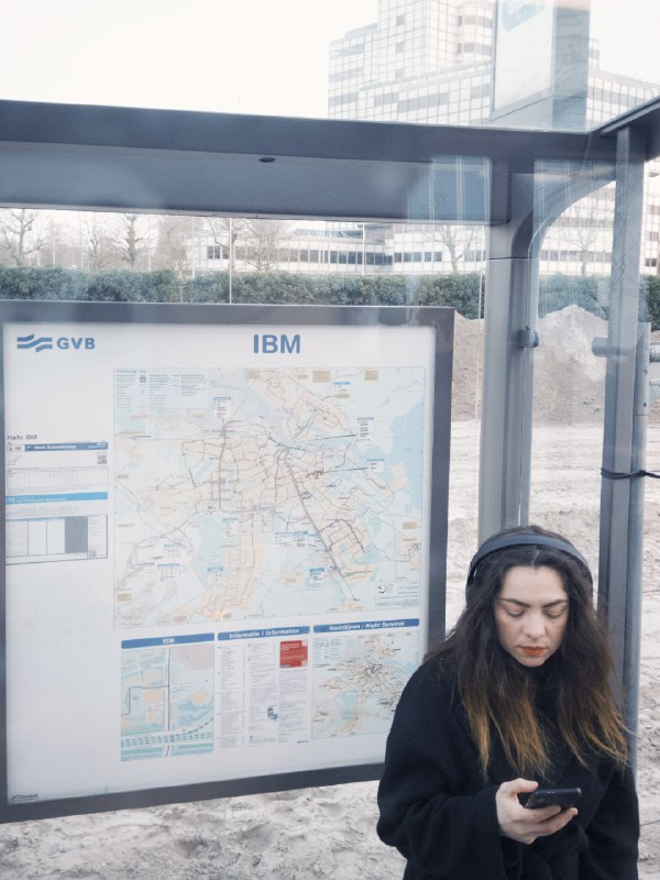 有意思的是Henk Sneevlietweg 这一站是用Henk Sneevliet本人的名字命名的