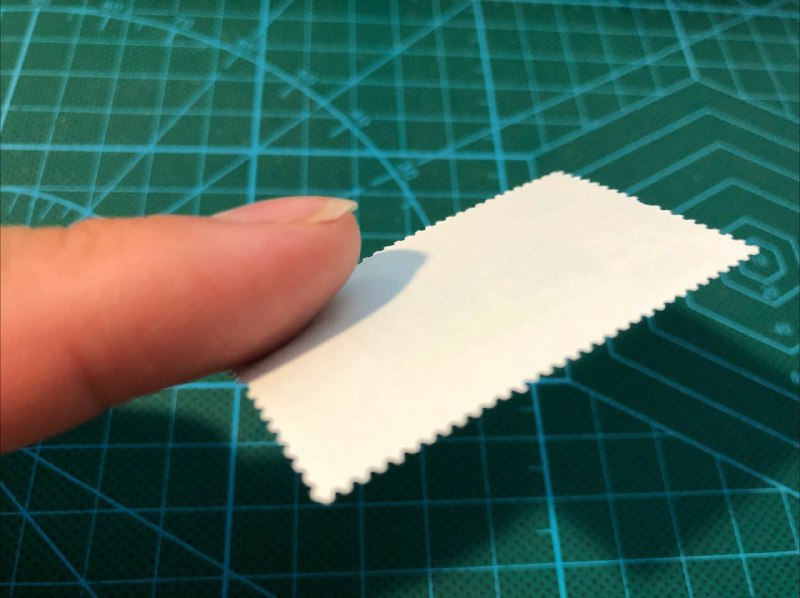 你知道吗？邮票舔一下是真的可以贴在信封上的