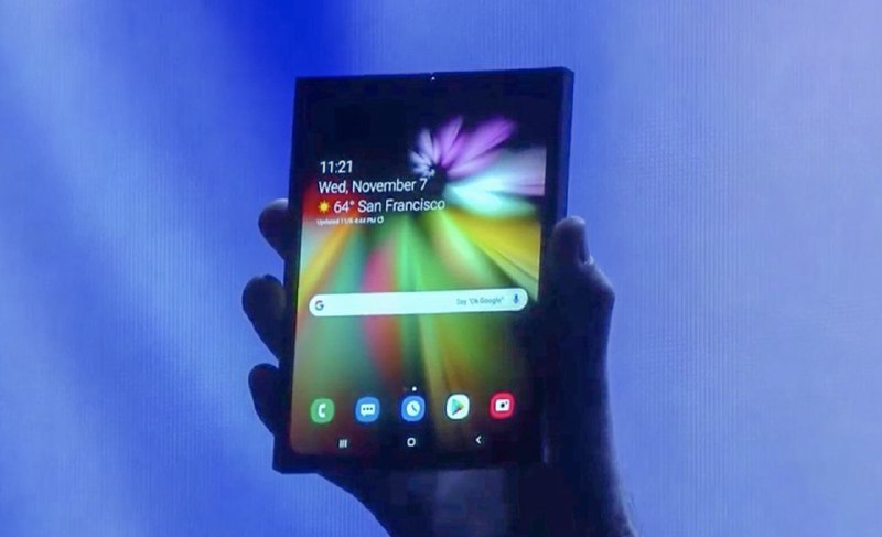 【三星推出可折叠屏手机 采用Infinity Flex Display】三星电子周三在旧金山向开发人员发布了备受期待的可折叠手机，这款手机的发布日期尚未确定，同时也还没有完成最终命名和设计