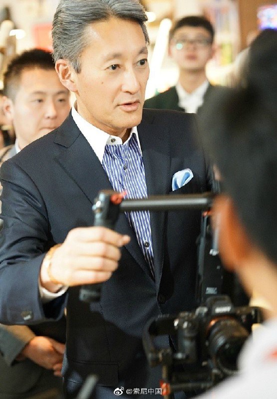 【索尼CEO平井一夫正式退休】6月18日讯，索尼CEO平井一夫今日起正式退休，退休后将担任索尼高级顾问，为公司提供咨询服务