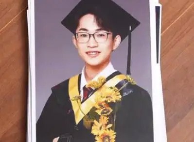 今年刚刚从北京邮电大学毕业的何同学，最终选择去杭州做自媒体创业了