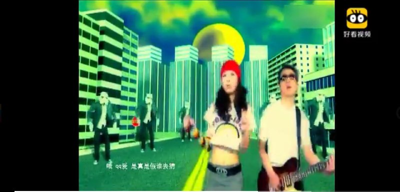 十多年前的神曲《QQ爱》的MV导演是新裤子的彭磊