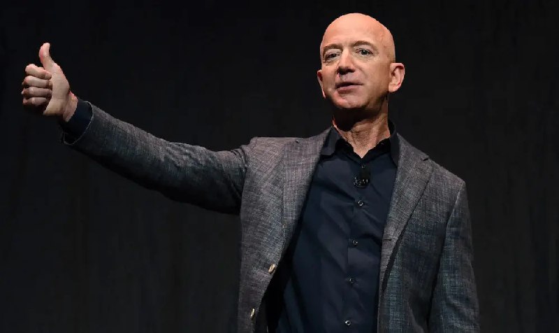 世界首富贝索斯也是一个“微操大师”？不！这货是真有才！据有关亚马逊的一本新书中透露，贝索斯曾亲自总结影视剧火爆的12大元素，还规定亚马逊高管要定期向自己汇报影视剧项目的进展，如果这些项目中没有这12大元素的其中一个，高管们就必须要向贝索斯解释原因