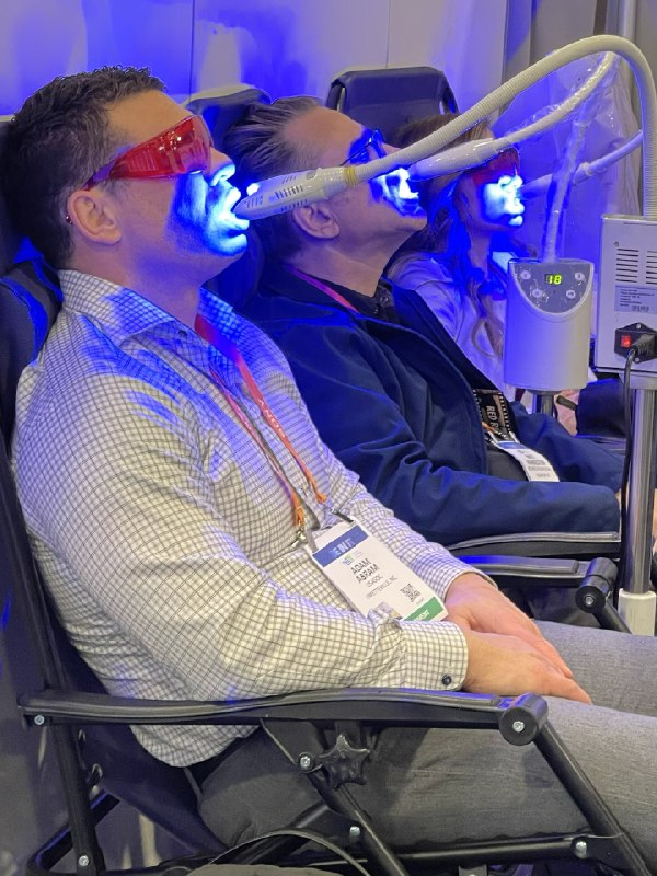 像接入了矩阵🤖🤯（其实是牙齿美白） #科技圈大小事