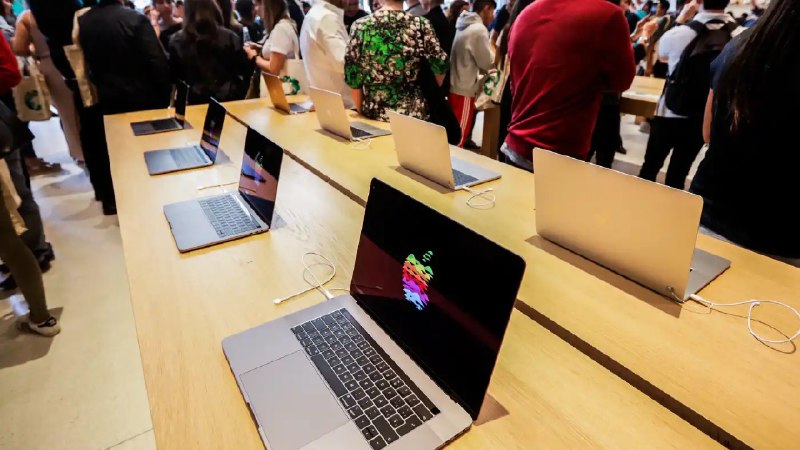 【苹果M2芯片已于本月投入量产，将搭载至下半年的MacBook产品中】据日经新闻报道称，苹果下一代 Apple Silicon 芯片已经于本月投入量产