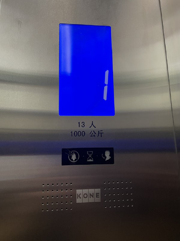 不超过76公斤，是人类体面地乘坐电梯的底线