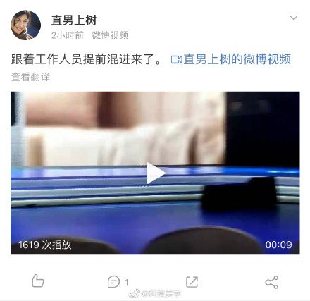 【百度AI开发者大会，李彦宏遭观众泼水】2019年百度AI开发者大会今日举行，现场李彦宏演讲开场