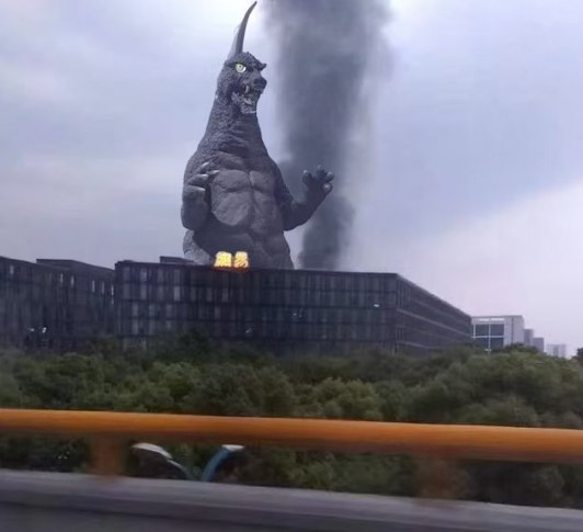 哈哈哈，网易云用不了，网友们p了以前的图by @兔撕鸡大老爷  #科技圈大小事