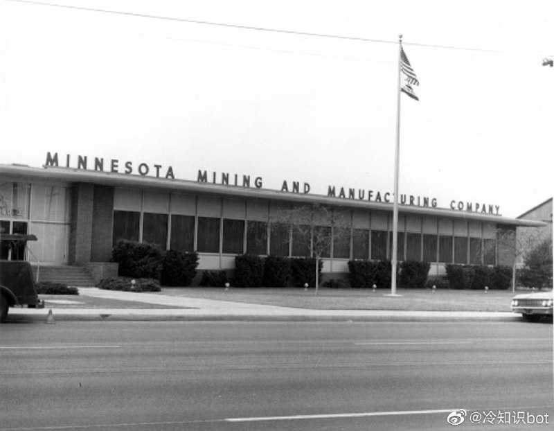 3M口罩中的3M，其英文全称是Minnesota Mining and Manufacturing Co，该公司一开始并不是做口罩的，而是明尼苏达矿业和制造公司