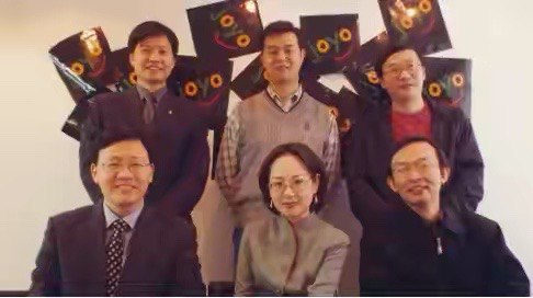 敦煌网要上市了，搜到一张其创始人王树彤早年的照片，照片上有金山创始人求伯君、当时的卓越网创始人雷军、还有后来凡客的创始人陈年，剩下的两个人就不知道是谁了（有认识的请多指教）