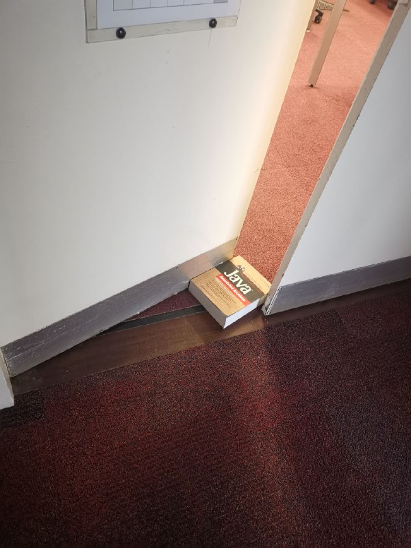 在英国，JAVA只能拿来挡门…   #工程师的日常