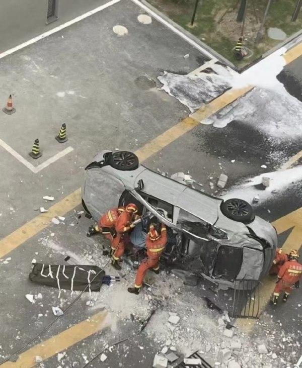 理想汽车发新车，何小鹏后悔叫小鹏汽车，蔚来汽车从公司总部坠楼