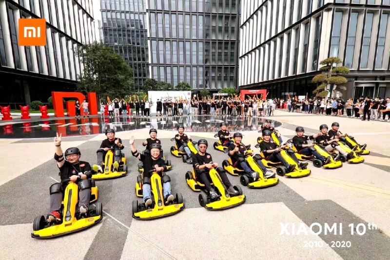 前方送来的透明电视实物图和年轻人的第一台兰博基尼 #科技圈大小事前方送来的透明电视实物图和年轻人的第一台兰博基尼 #科技圈大小事