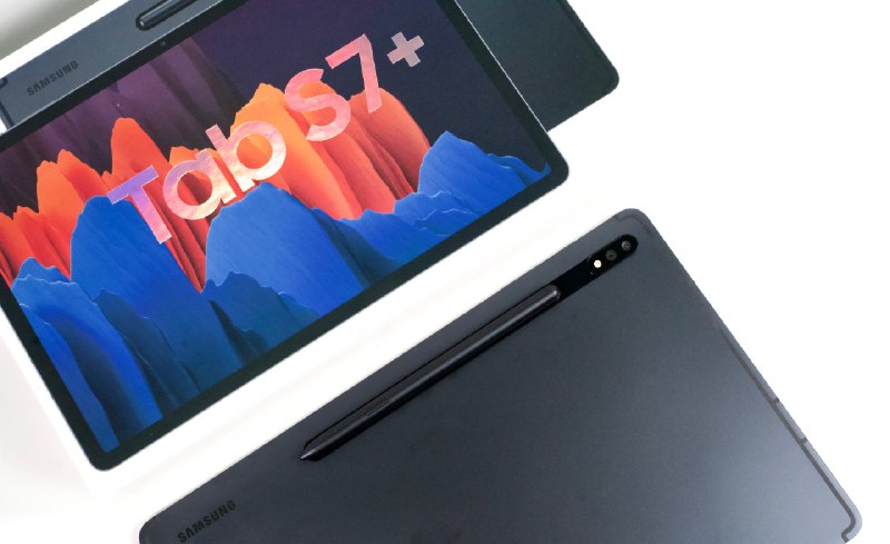 欣赏一下三星Galaxy Tab S7+搭载高通骁龙865+处理器、12.4寸的OLED 120Hz刷新率屏幕、4096级压感、还有它的S Pen配合键盘，配合大厂的品控，精致轻薄