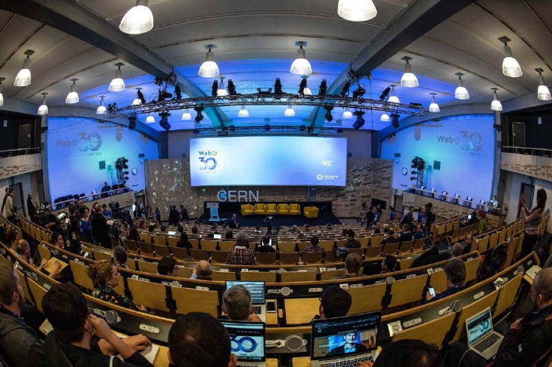 Happy 30th birthday World Wide Web! 🎉诞生地CERN正在祝贺万维网30岁生快！1989年3月12日，英国计算机科学家蒂姆·伯纳斯-李爵士（Sir Timothy John Berners-Lee）发表ENQUIRE管理模型，被视为万维网核心构想的诞生