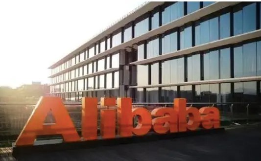 【腾讯阿里先后宣布投入1000亿元助力共同富裕】9月2日消息，阿里巴巴公司宣布“阿里巴巴助力共同富裕十大行动”，将在2025年前累计投入1000亿元，助力共同富裕