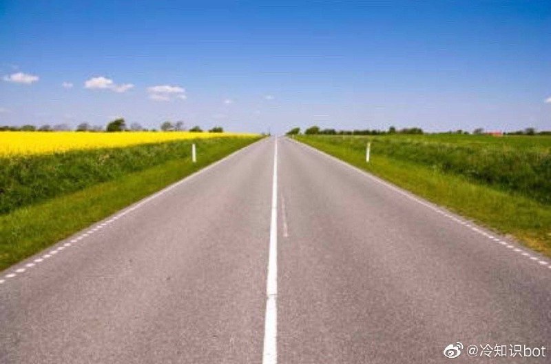 马路中间的那条分割线叫“琼·玛卡若线”