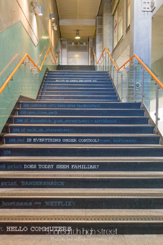 Shoreditch high street的地铁站，要不是确信自己是刷公交卡进来的，不然还以为进了人家公司🌚   #工程师的日常