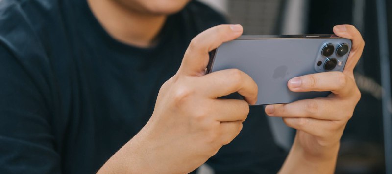 【APPSO 科技早报 - 1108】1.iPhone 使用手册指南针不再显示坐标、海拔等信息2.苹果聘用特斯拉前自动驾驶软件开发总监3.Netflix 或通过 App Store 上架游戏4. 微信新增账号投诉原因「粉丝无底线追星行为」5.微软表示没有造车计划6.过半网友支持马斯克卖掉特斯拉 10% 股票7.小米 12 系列全球版已获得 EEC 认证8.英特尔 12 代酷睿处理器跑分超 M1 Max9. 《艾尔登法环》测试版 5 个预选角色公布10. 《英雄联盟