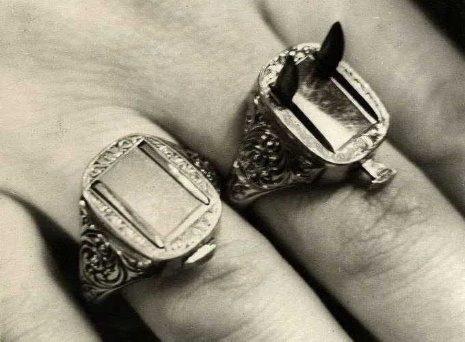 1930年代，德国制造，戒指里藏着可弹出式的刀