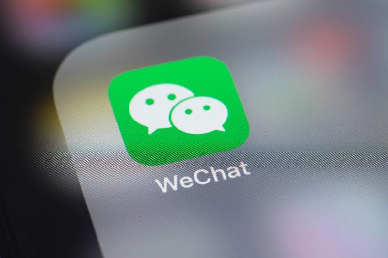 【微信公布进一步互联互通方案，点对点聊天场景可直接访问外部链接】11月29日，微信发布《关于〈微信外部链接内容管理规范〉的更新声明》，公布在监管部门指导下进一步的互联互通方案，点对点聊天场景中将可直接访问外部链接，并将在群聊场景试行开放电商类外部链接直接访问功能