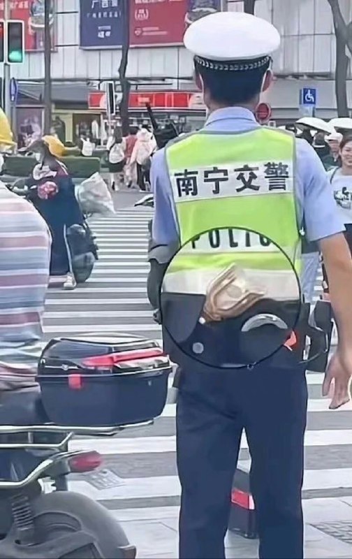 嘿你奥特曼的身份暴露了 #今天有什么好笑的嘿你奥特曼的身份暴露了 #今天有什么好笑的