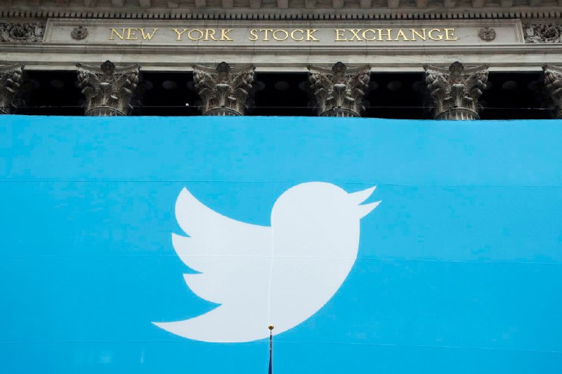 Twitter首次公开其日活数据为1.26亿，相比之下，周三公布了财报的Snap去年四季度日活用户数为1.86亿，全球最大的社交媒体平台Facebook去年底的日活用户高达15.2亿人