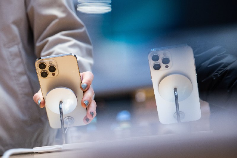 【APPSO 科技早报 - 1214】1.苹果推出 iOS 15.2 正式版2. macOS Monterey 12.1 正式版发布3.苹果发布 watchOS 8.3 正式版4. 「拍照搜题」等作业 App 暂时下线5.星巴克就使用过期食材致歉6.小米生态链公司智米科技筹备造车7.马斯克当选《时代》杂志 2021 年度风云人物8.索尼官宣 3 款新颜色 Dualsense 手柄9.realme GT2 或于 12 月 20 日发布10. 第 79 届金球奖电视类提名名单出炉详情点击👉 
