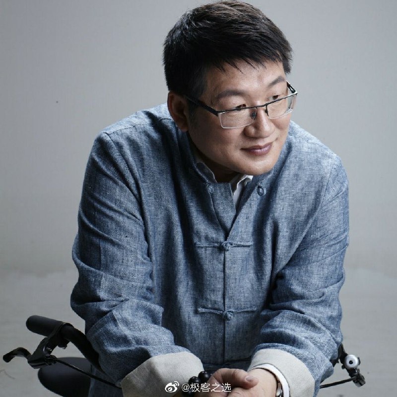 【杨柘辞去小米集团 CMO，转任营销顾问】据科创板日报消息，小米集团副总裁、中国区首席营销官（CMO）杨柘日前离任