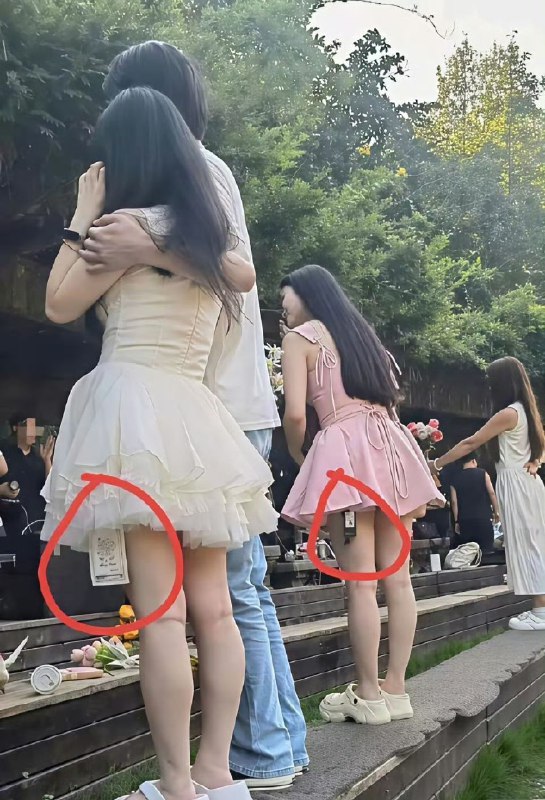 据说，电商为了防止7天无理由的恶意退货，特意做了这种巨型吊牌…… ​​​by @丸子头达叔  #你不知道的行业内幕据说，电商为了防止7天无理由的恶意退货，特意做了这种巨型吊牌…… ​​​by @丸子头达叔  #你不知道的行业内幕