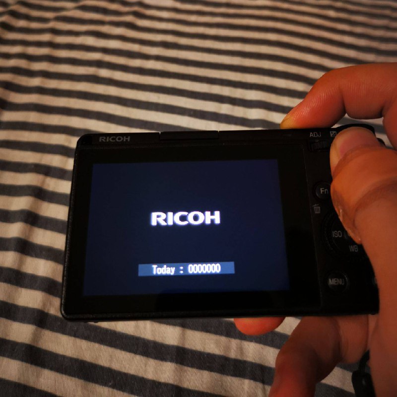 理光GR3关机的时候会显示今天拍了多少张照片，这个细节像子弹一样击中了我