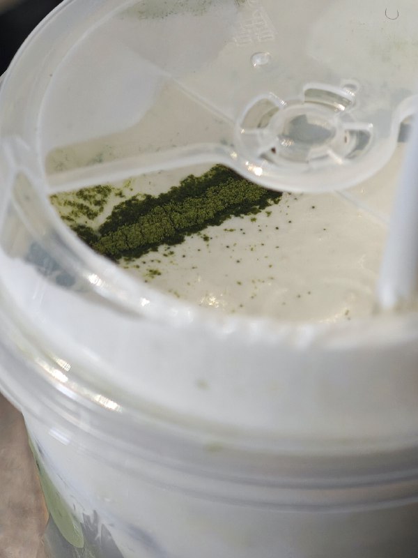 好久没喝喜茶 今天点了一杯 发现它的设计好方便 开口轻转直接能喝到芝士吸管直插到底 又可避开芝士分层喝抹茶喜欢混合的口感 旋转关盖摇匀即可 真不错啊虽然都是很小的细节但是感受到是有用心在做产品为每一个细心用心的人打call(🎖️¯^¯)ゞby @阿蒙阿  #大产品小细节
