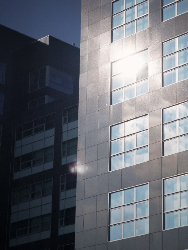 有意思的是Henk Sneevlietweg 这一站是用Henk Sneevliet本人的名字命名的