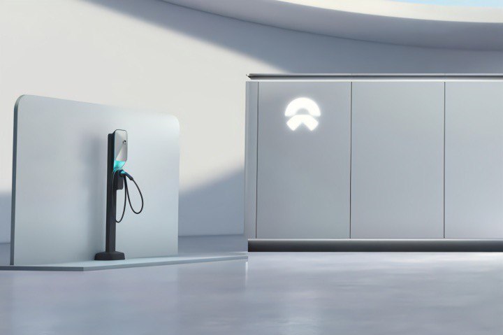 【充一次电280元起🙇🏻‍♂️】蔚来宣布本周起在全国41个城市向国内所有纯电动汽车提供充电服务，不过收费嘛——蔚来称，在指定充电点充电每次收费280元，而移动充电车则是每次收费380元