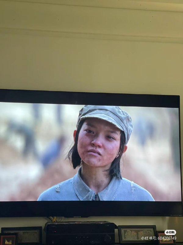 网飞版《三体》里的唐红静和《年会不能停》里的小透明职员是同一人