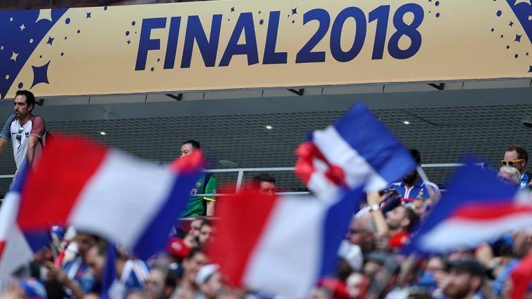 法国队夺得2018年世界杯冠军！在决赛中，法国4-2战胜克罗地亚，继1998年后，历史上第二次捧起了世界杯奖杯