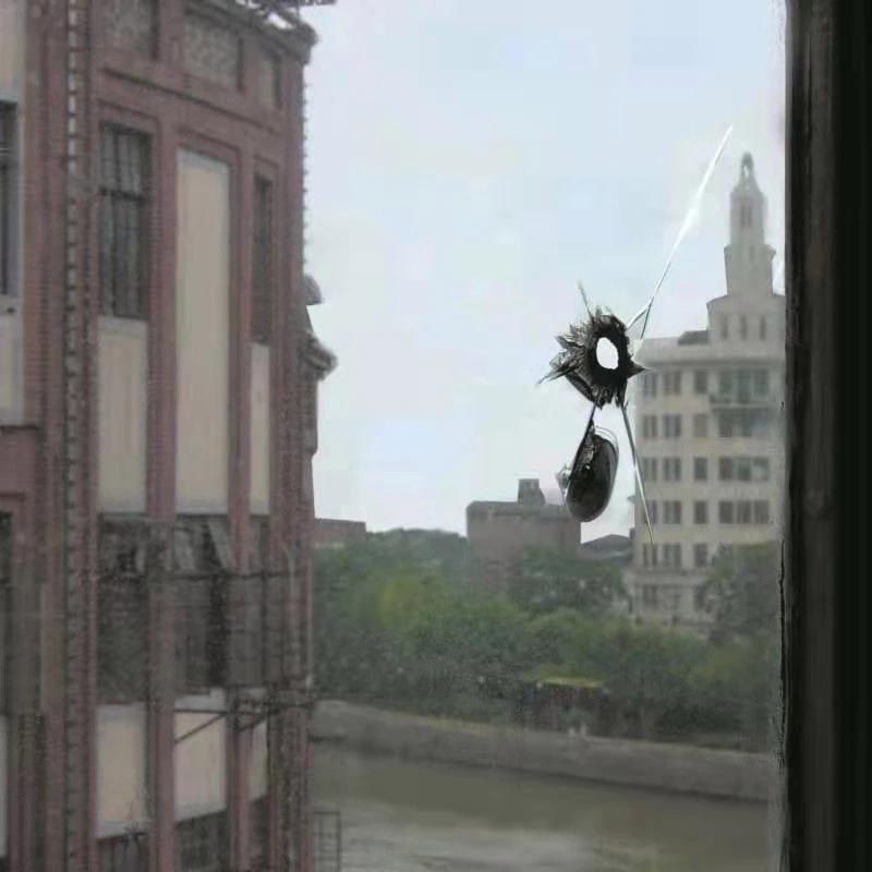 走在苏州河附近，人民邮电的楼是英商思九生洋行设计的，1924年的建筑，字是毛泽东亲笔提的