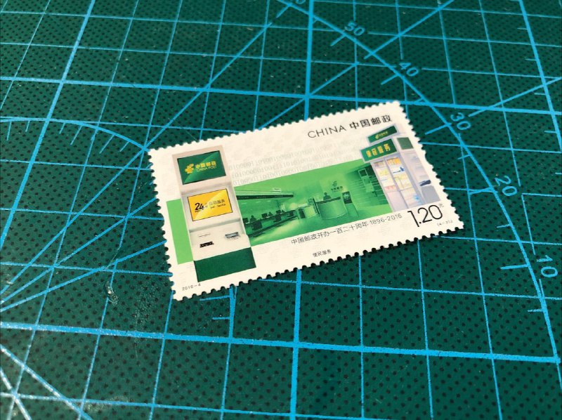 你知道吗？邮票舔一下是真的可以贴在信封上的