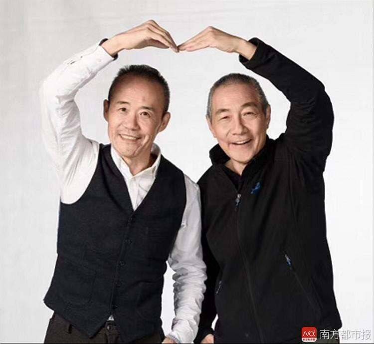 在万科克服体制困难进行股份制改造时，只有两家企业主动购买万科发行的股票，一是中创，二是华为，任正非一下子买了30万股，还掏钱请万科的人吃了一顿饭