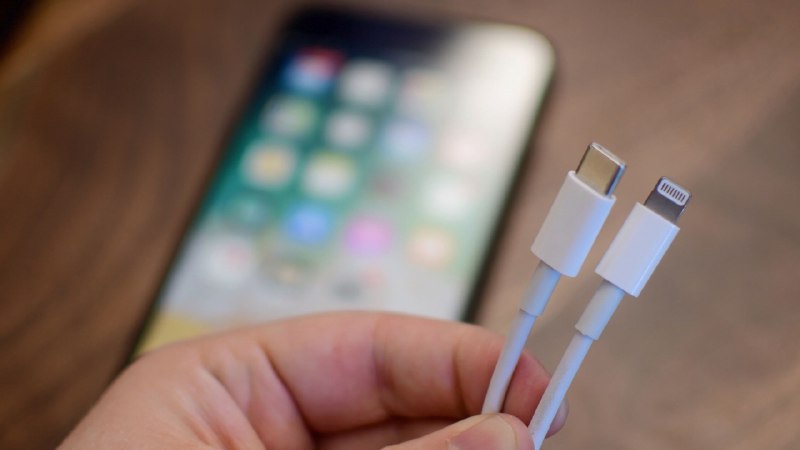 【APPSO 科技早报 - 1122】1.iPhone 14 或采用 Type-C  接口2.华为官方正式开启二手机业务3.苹果官网提示 iPhone 13 移除对电信 2G/3G 网络的支持4. 哔哩哔哩获得支付牌照5. ofo 「充值退押金」活动引来大量网友吐槽6.微软 Cortana 与亚马逊 Alexa 停止合作7. 全球首款注射疫苗机器人面世8.Pixel 6a 手机渲染图曝光9.《微软飞行模拟》年度版更新上线10. 动画三体延期播出详情点击👉 