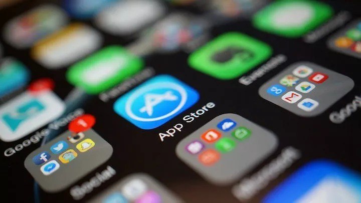 【手机 App 规范发布，金融借贷类不应强制读取通讯录】近日，全国信息安全标准化技术委员会在官网发布《网络安全实践指南 —— 移动互联网应用基本业务功能必要信息规范》