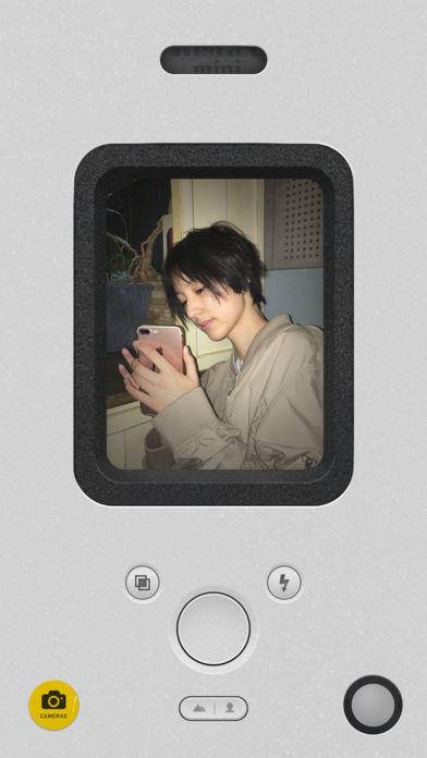 NOMO（¥12→免费）内购限免，一闪出品的一款的复古相机应用，在手机上实现拍立得效果，内置的第二款黑色相机 135 B 限免 