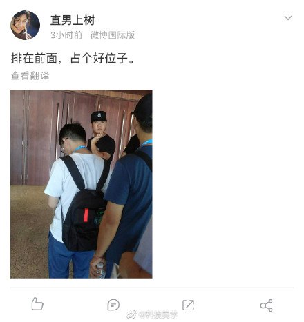 【百度AI开发者大会，李彦宏遭观众泼水】2019年百度AI开发者大会今日举行，现场李彦宏演讲开场