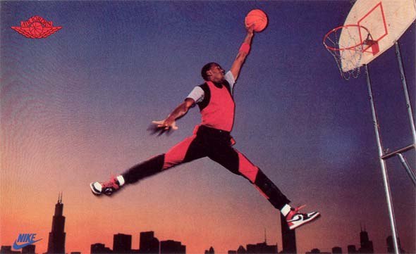 Air Jordan也就是大家熟悉的A锥，Logo的飞人标志（图四）最早的灵感起源是来自于1984年Life杂志摄影师Jacobus Rentmeester给乔丹拍摄的一张照片（图一）